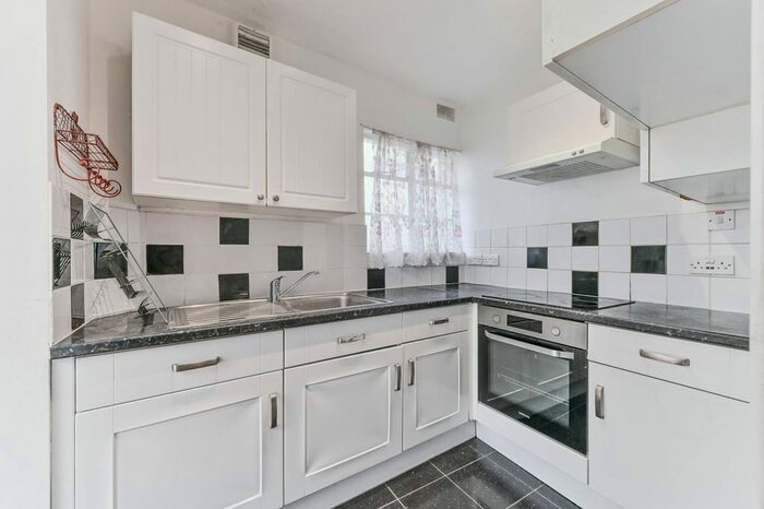 3 Bedroom Semi-Detached House To Rent In Northway Road, Croydon, CR0