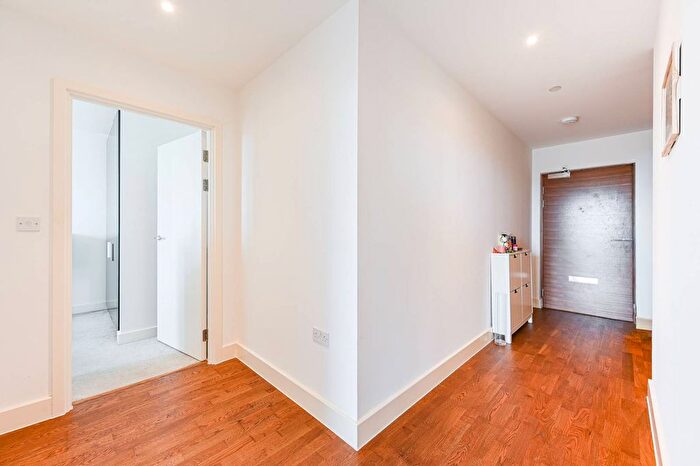 2 Bedroom Flat To Rent In Duncombe House, Woolwich, London, SE18