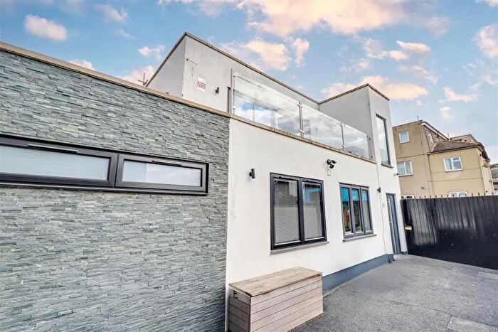 3 Bedroom Detached House For Sale In Hamlet Court Road, Westcliff-on-Sea, SS0