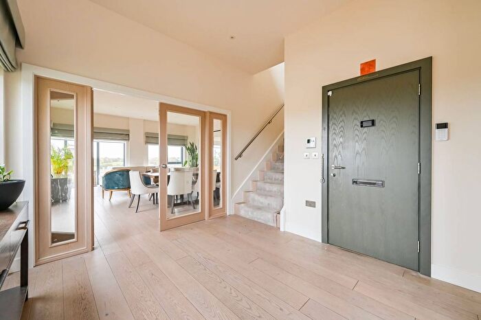 5 Bedroom Flat To Rent In Beaufort Square, Colindale, London, NW9