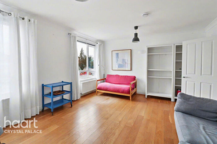 2 Bedroom Flat For Sale In Anerley Station Road, London, SE20