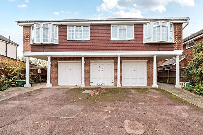 3 Bedroom Maisonette For Sale In Hawes Lane, West Wickham, Kent, BR4
