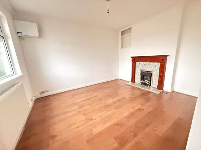 2 Bedroom Maisonette To Rent In The Crescent, Hayes, UB3