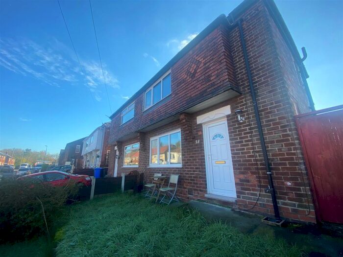 2 Bedroom House To Rent In Parvet Avenue, Droylsden, Manchester, M43