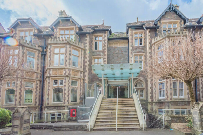 3 Bedroom Penthouse To Rent In Elmdale Road, Bristol, BS8