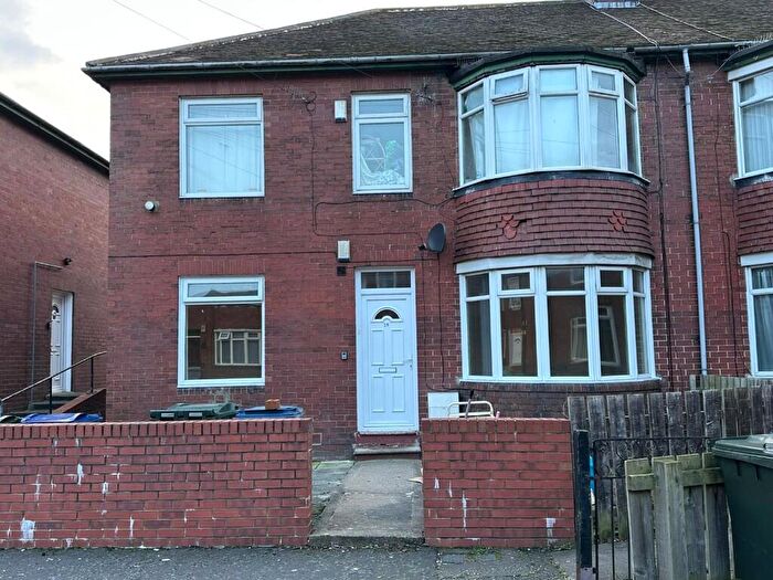 3 Bedroom Flat To Rent In Moorhead, Newcastle Upon Tyne, NE5