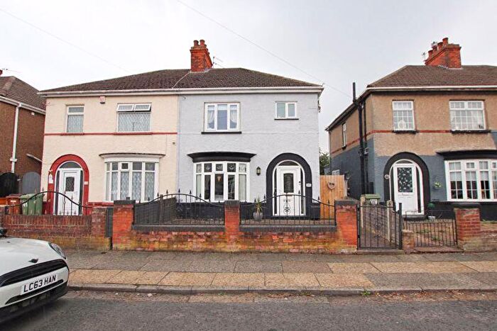3 Bedroom Semi-Detached House For Sale In Lichfield Road, Grimsby, DN32