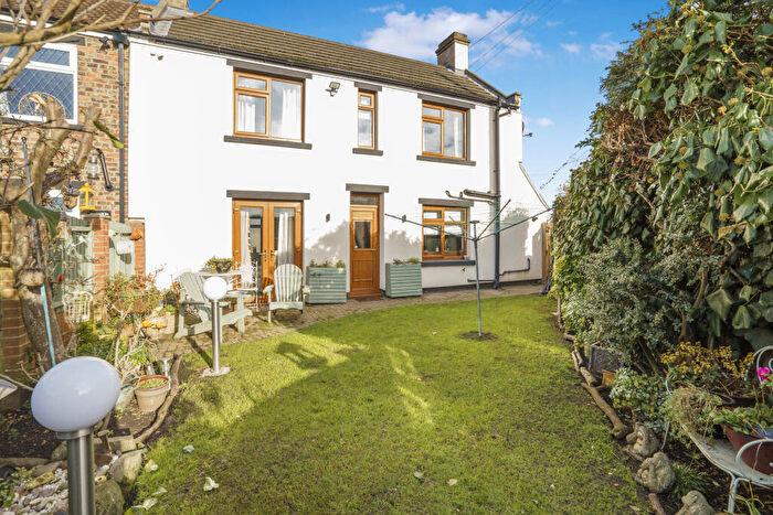 3 Bedroom End Of Terrace House For Sale In West End, Rawcliffe, DN14