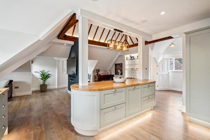 3 Bedroom Apartment To Rent In Framewood Road Stoke Poges, SL2