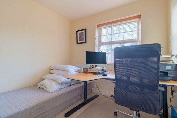 2 Bedroom Flat To Rent In Colebrook House, Ashville Way, Wokingham, RG41