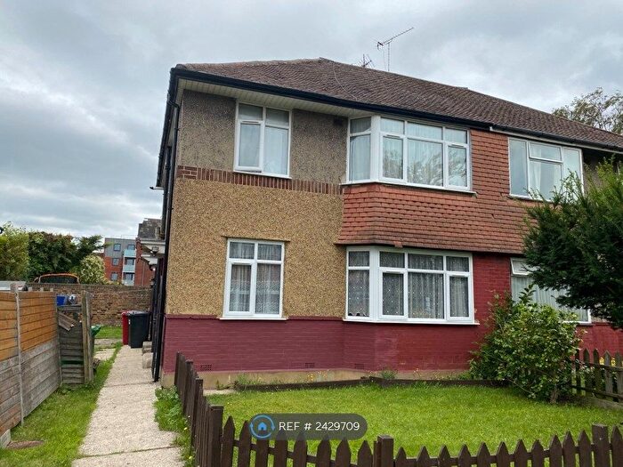 2 Bedroom Maisonette To Rent In Montrose, Slough, SL1