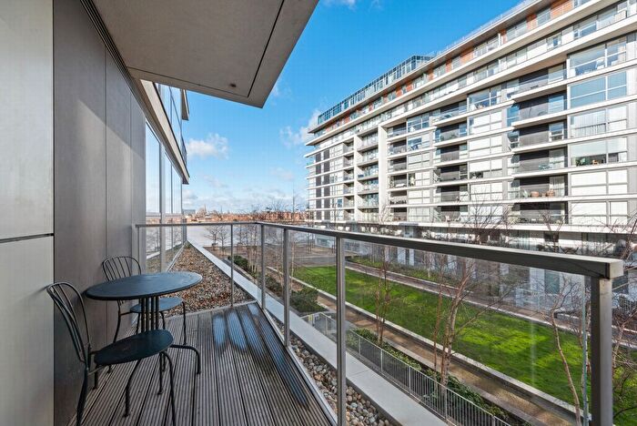 2 Bedroom Flat To Rent In Granite Apartments, River Gardens Walk, Greenwich, SE10