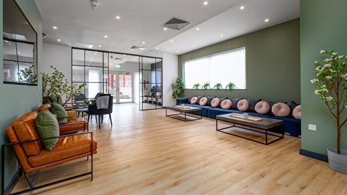 2 Bedroom Apartment To Rent In Queensway, Southampton, Hampshire, SO14