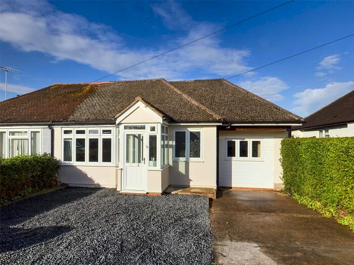 4 Bedroom Bungalow For Sale In Farm Close, Worcester, Worcestershire, WR3