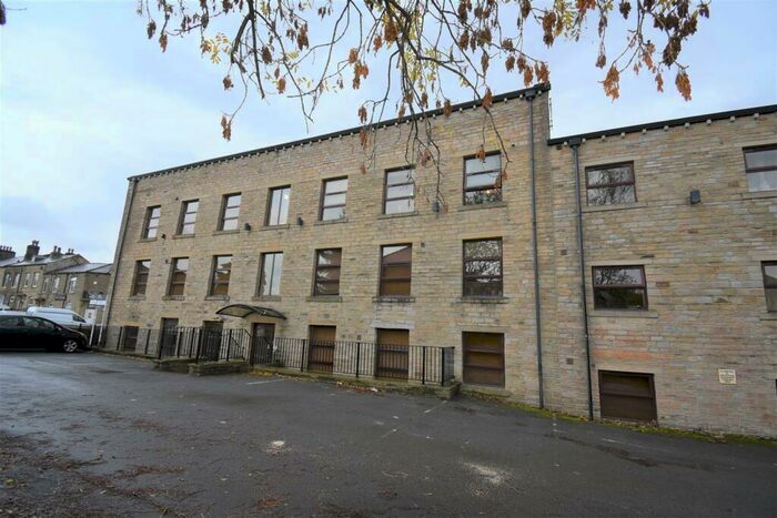 2 Bedroom Apartment To Rent In New Hey Road, Marsh, Huddersfield, HD3