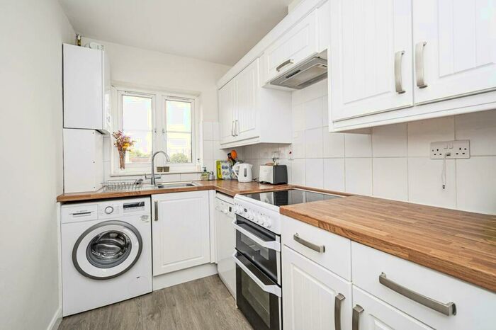 2 Bedroom Flat To Rent In Hackney Road, Hackney, London, E2