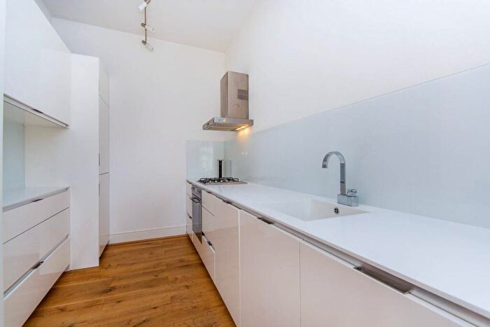 2 Bedroom Flat To Rent In Addiscombe Road, East Croydon, Croydon, CR0