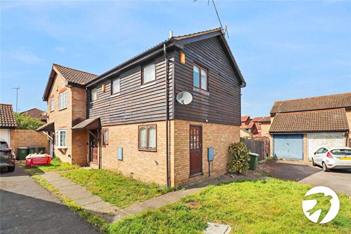 3 Bedroom Semi-Detached House For Sale In Coptefield Drive, Belvedere, DA17
