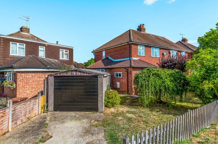 4 Bedroom Semi-Detached House To Rent In Saffron Platt, Guildford, GU2