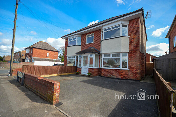 3 Bedroom Semi Detached House For Sale In Horsham Avenue, Bournemouth, BH10