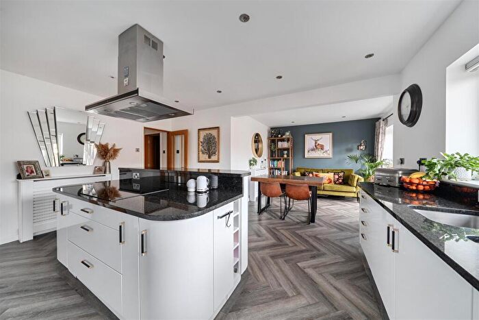 4 Bedroom House For Sale In Lyndale Road, Park Gate, SO31