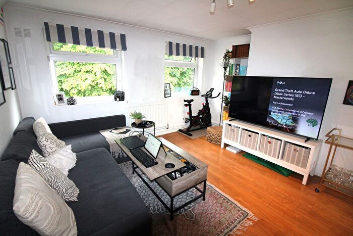 1 Bedroom Flat To Rent In Alston Road, London, SW17