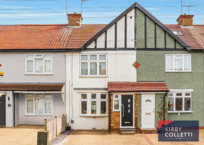 2 Bedroom Terraced House For Sale In River Avenue, Hoddesdon, EN11