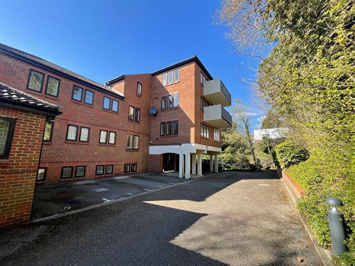 1 Bedroom Flat For Sale In Station Approach, East Horsley, KT24