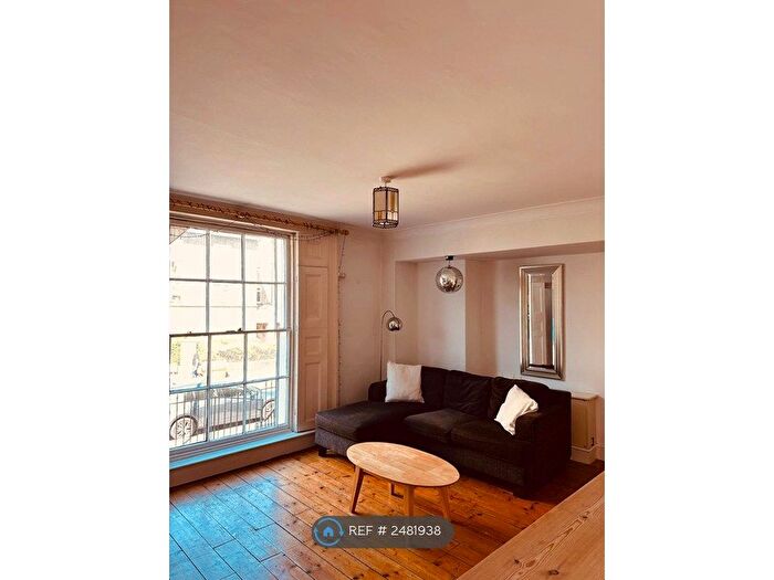 2 Bedroom Maisonette To Rent In Lansdowne Way, London, SW8