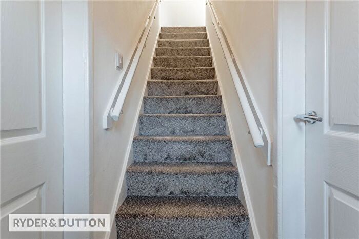 3 Bedroom Semi-Detached House For Sale In Winterford Road, Mossley, OL5