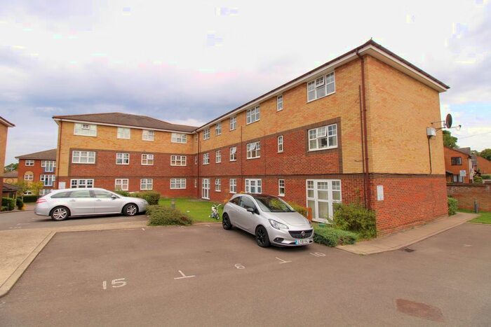 2 Bedroom Flat To Rent In Earls Meade, Luton, LU2