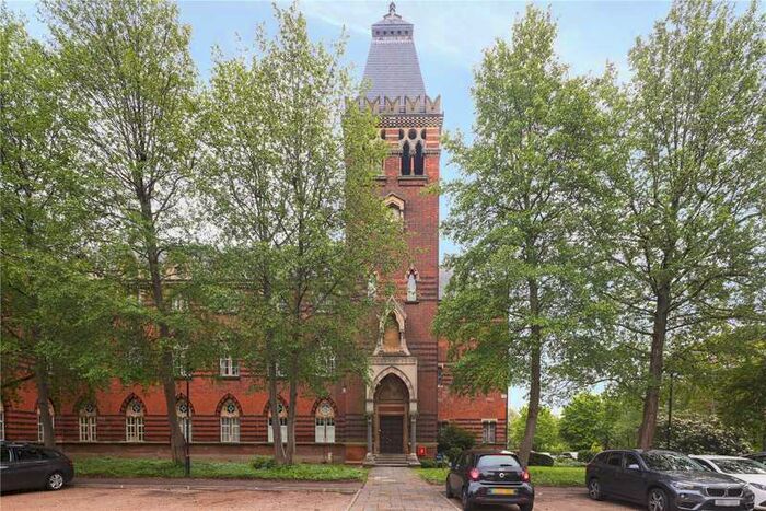 3 Bedroom Flat To Rent In Clock Court, Victory Road, London, E11