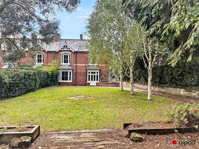 6 Bedroom Semi-Detached House For Sale In New Road, Bromsgrove, B60