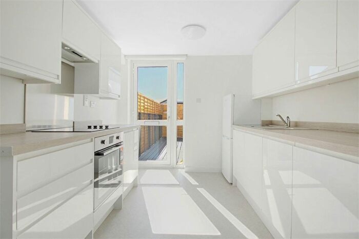 1 Bedroom Flat To Rent In A Kenton Lane, Harrow, HA3