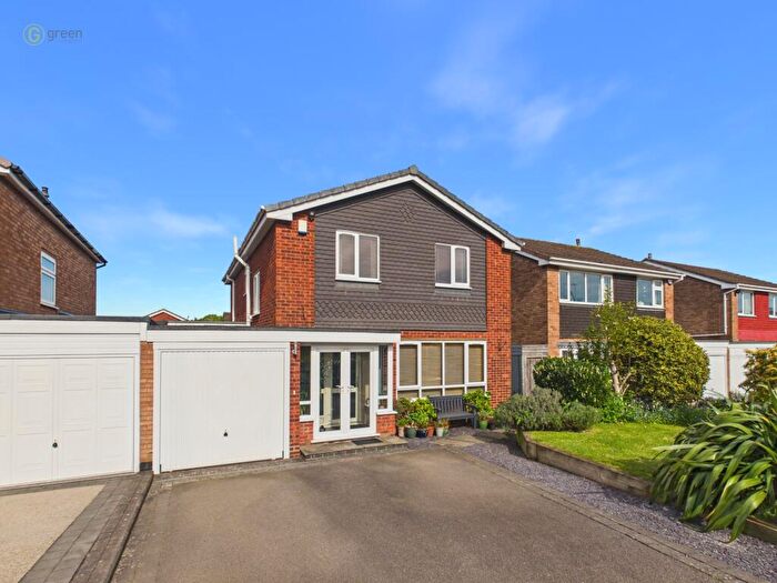 4 Bedroom Link Detached House For Sale In Lapworth Drive, Sutton Coldfield, B73