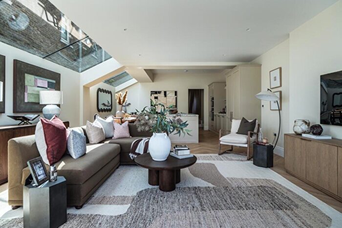 3 Bedroom Flat For Sale In Okehampton Road, Kensal Rise, London, NW10