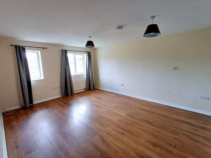 2 Bedroom Flat To Rent In Redshank Court, Thatcham, RG19