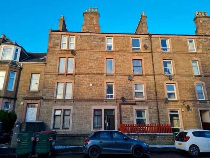 2 Bedroom Flat To Rent In Clepington Road, Dundee, DD3