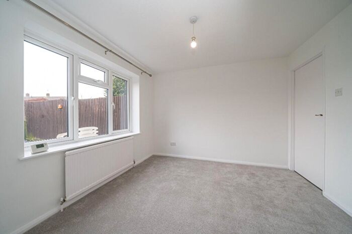 1 Bedroom Maisonette To Rent In Lucks Hill, Hemel Hempstead, Hertfordshire, HP1