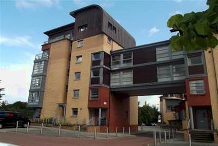 2 Bedroom Flat To Rent In Errol Gardens, New Gorbals, G5