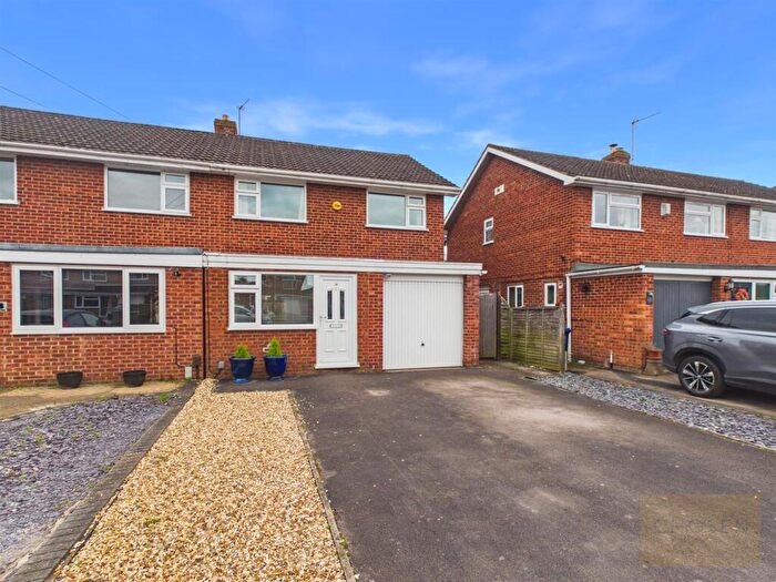 3 Bedroom Semi Detached House For Sale In Warren Close, Gloucester, GL3