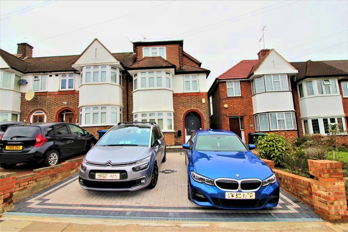5 Bedroom Semi-Detached House To Rent In Osidge Lane, Southgate, N14