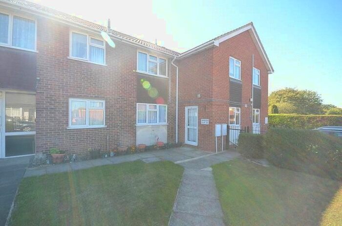 2 Bedroom Flat To Rent In Skeales Court, Sunrise Avenue, Hornchurch, RM12
