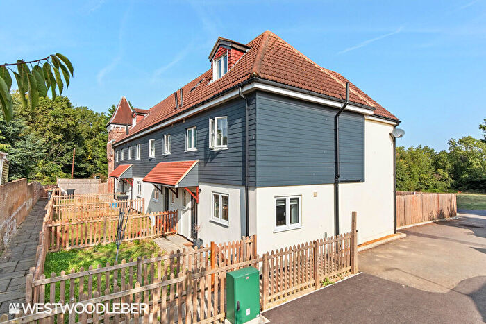 3 Bedroom End Of Terrace House To Rent In Daws Hill, Chingford, E4