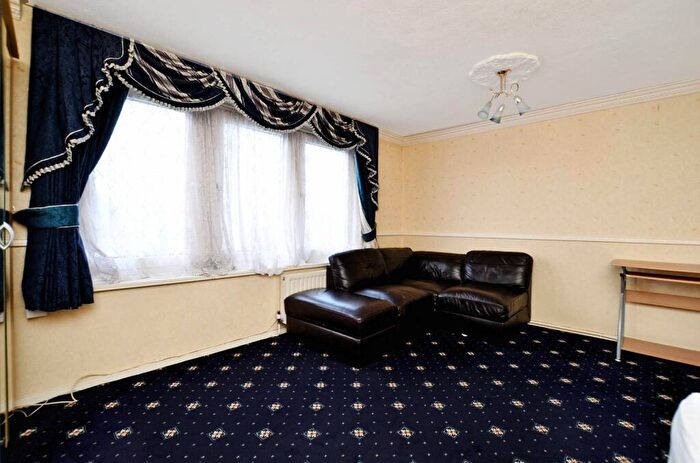 2 Bedroom Flat To Rent In Bancroft Road, Whitechapel, London, E1