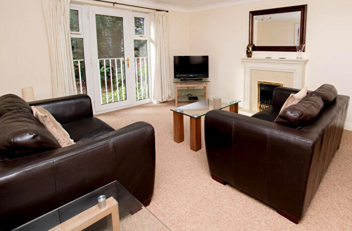 2 Bedroom Flat To Rent In Annandale Court Redhill Town Centre, RH1