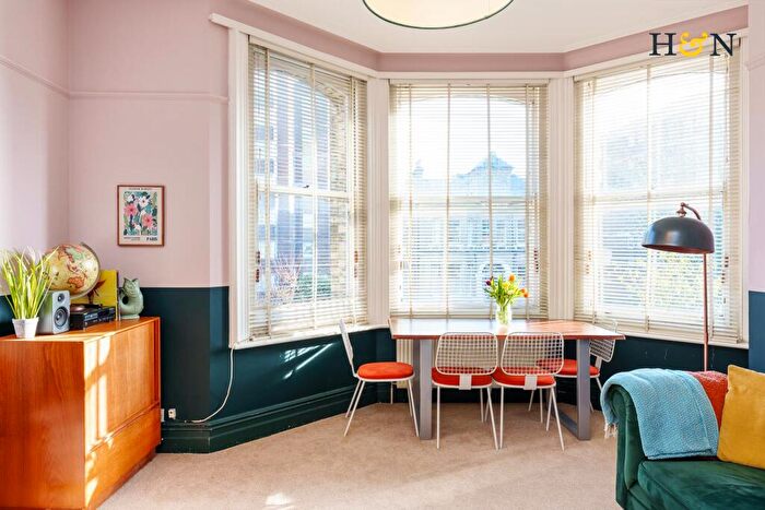1 Bedroom Flat For Sale In Eaton Gardens Mansions, Eaton Gardens, Hove, BN3