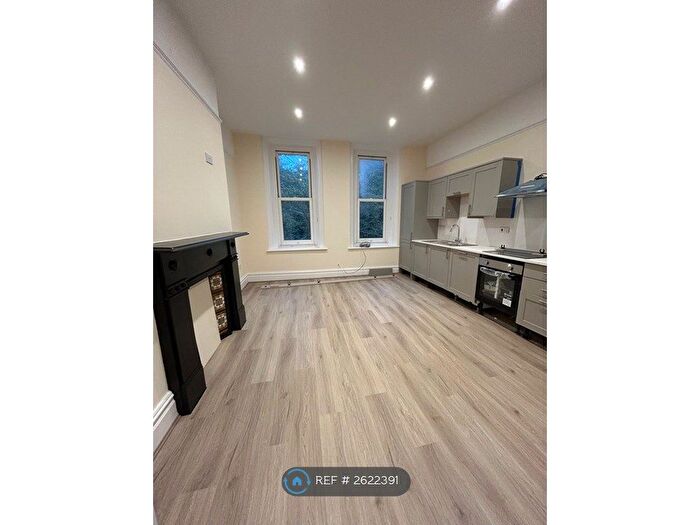 3 Bedroom Flat To Rent In Normanton Avenue, Liverpool, L17