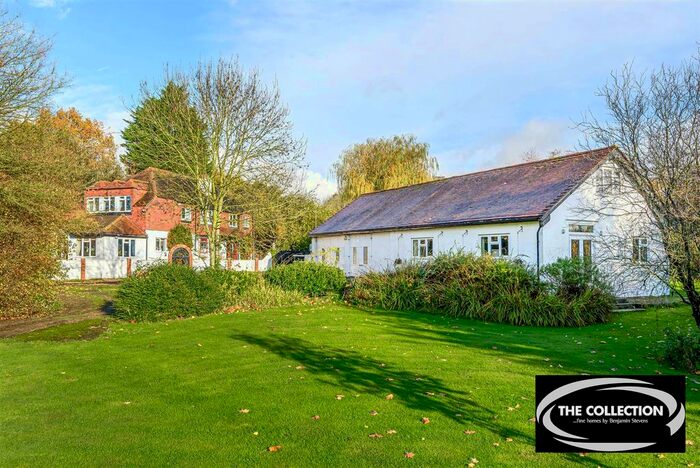 5 Bedroom Property For Sale In Common Lane, Radlett, WD7