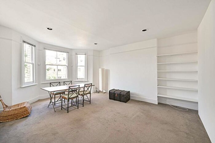 3 Bedroom Flat To Rent In Crossfield Road, Belsize Park, London, NW3